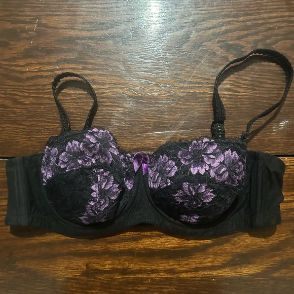 Black bras with lace - Picture 1 of 3